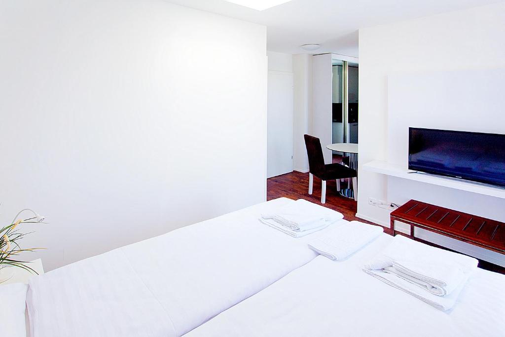 Suite Apartments By Livingdowntown Zurich Room photo
